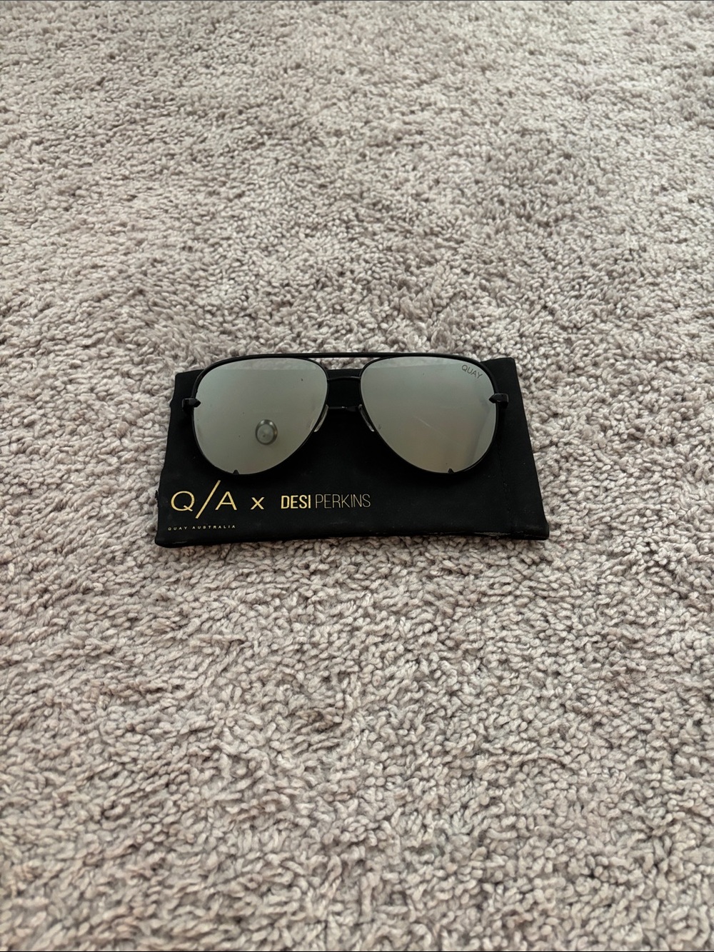 Quay Australia Black Aviator Sunglasses with Silver Mirrored Lenses